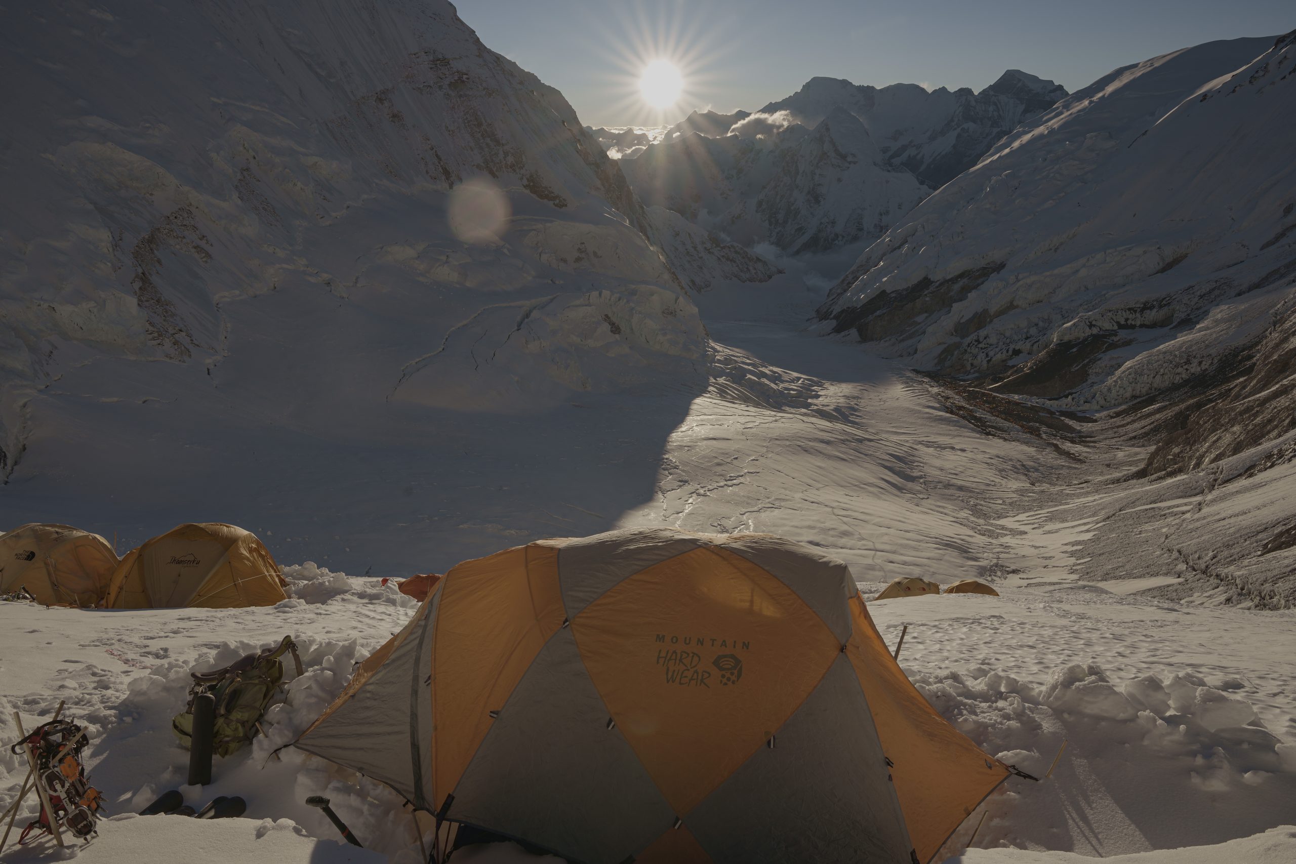 Trekking the Annapurna Circuit: A Journey Through Nepal’s Diverse Landscapes